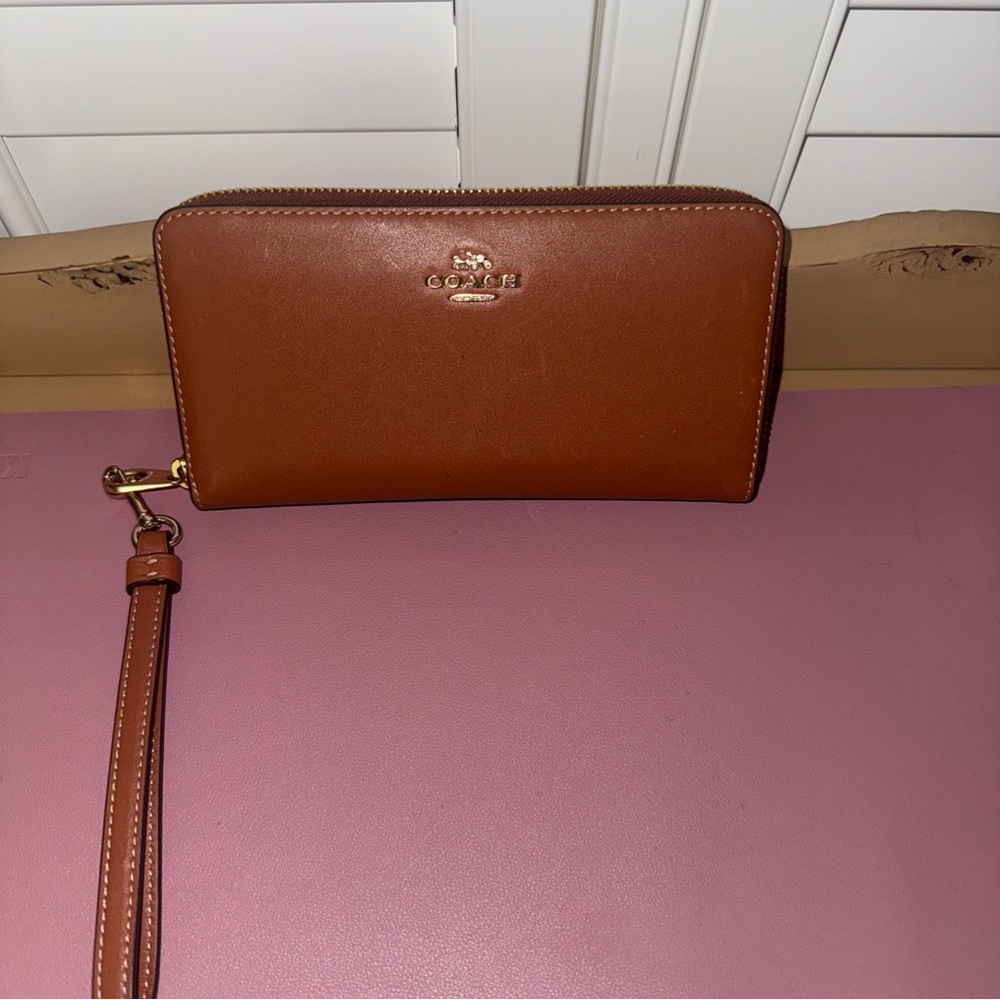 Coach Legacy Leather Hobo and Coach Zippy Wallet - Picture 8 of 15